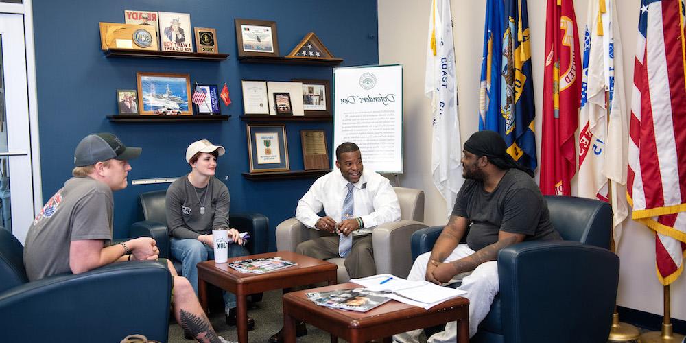 mike mitchell meets with veteran students